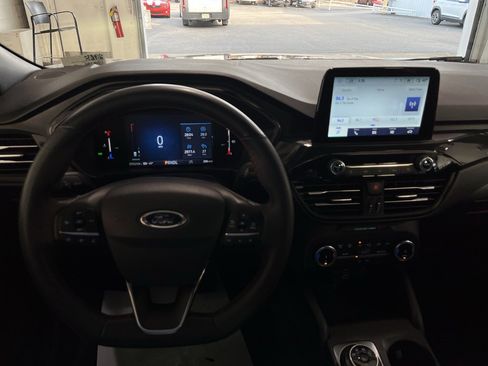 Used 2025 Ford Escape ST-Line image 16