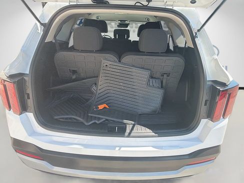 Used 2025 Kia Sorento LX FWD image 24