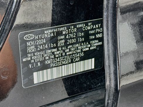 Used 2025 Genesis G70 2.5T RWD image 12