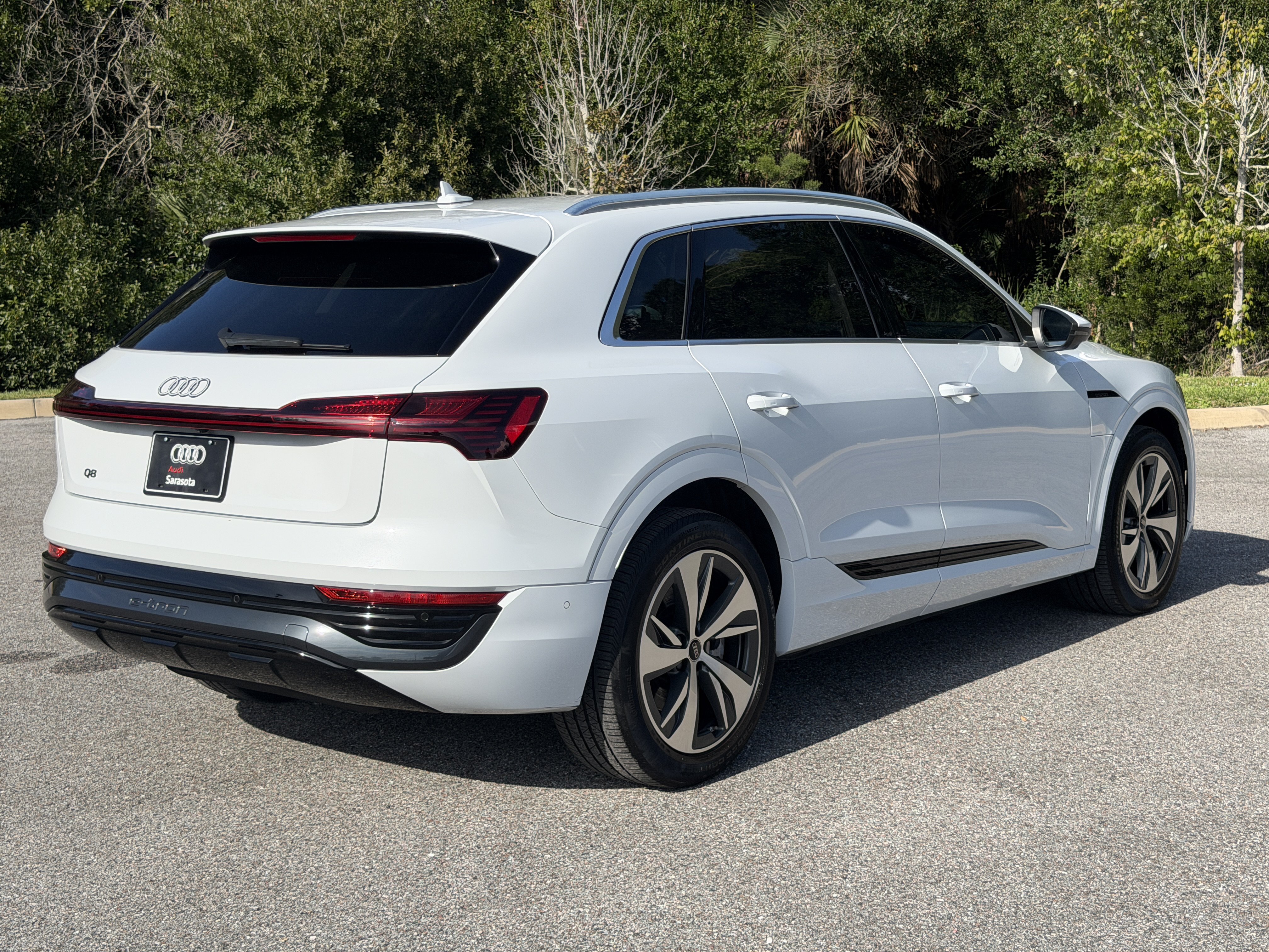 Used 2024 Audi Q8 e-tron Premium Plus w/ Premium Plus Package AWD/4WD image 7