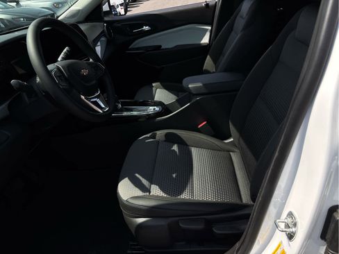 Certified 2024 Chevrolet Trax LT w/ Driver Confidence Package FWD image 9