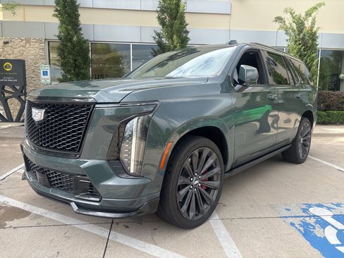 Used 2025 Cadillac Escalade V AWD/4WD image 2