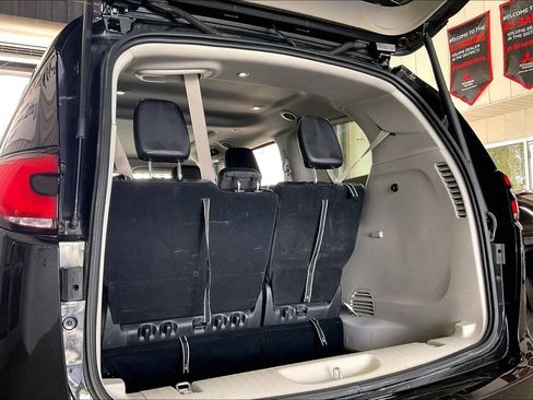 Used 2023 Chrysler Pacifica Limited FWD image 20