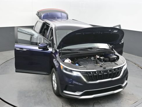 Used 2023 Kia Carnival LX image 38