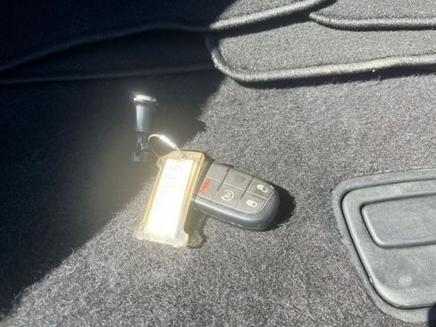 Used 2025 Jeep Compass Limited image 21