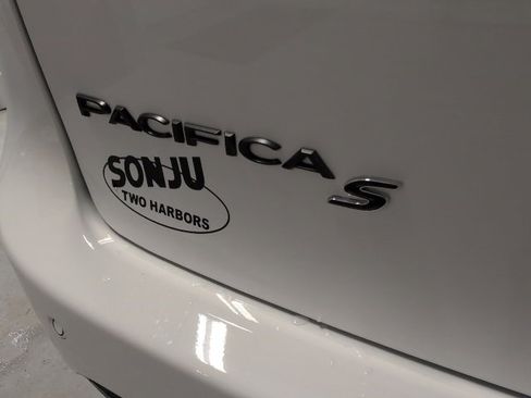New 2026 Chrysler Pacifica Select image 36
