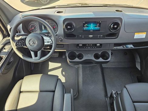 Used 2024 Mercedes-Benz Sprinter 3500 image 19