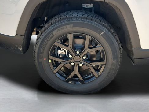 New 2026 Jeep Grand Cherokee Altitude RWD image 19