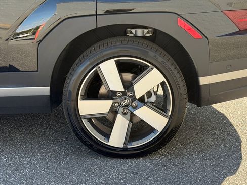 Used 2025 Hyundai Santa Fe Limited image 2