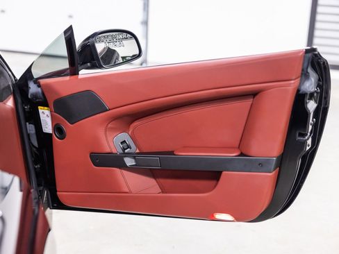 Used 2014 Aston Martin V8 Vantage Roadster RWD image 26