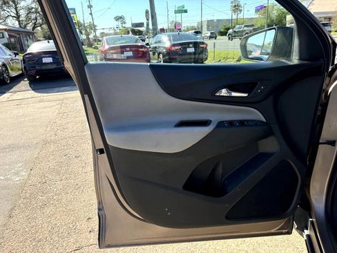 Used 2018 Chevrolet Equinox LS image 12