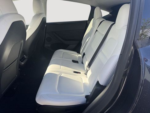 Used 2024 Tesla Model Y Long Range AWD/4WD image 6
