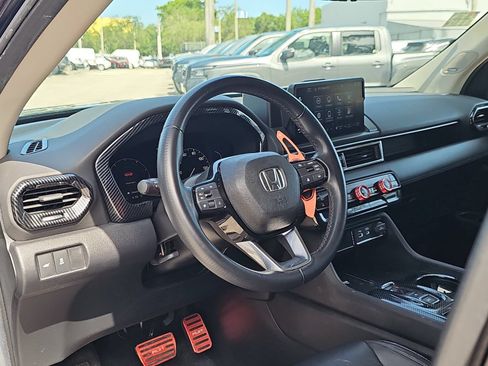 Used 2024 Honda Pilot Touring image 15