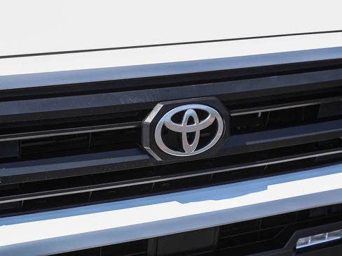 Certified 2024 Toyota Tacoma SR5 AWD/4WD image 15