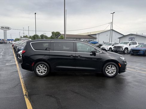 Used 2025 Chrysler Pacifica Select FWD image 26