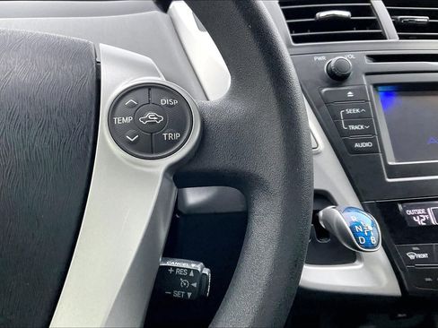 Used 2014 Toyota Prius V Two image 11