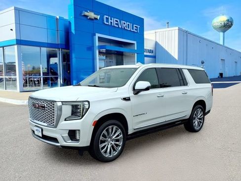 Used 2021 GMC Yukon XL Denali w/ Denali Premium Package AWD/4WD image 8