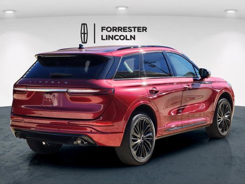 New 2026 Lincoln Corsair Premiere image 3