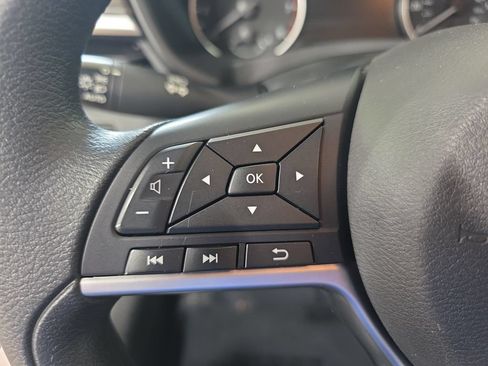 Used 2024 Nissan Altima 2.5 SV FWD image 17