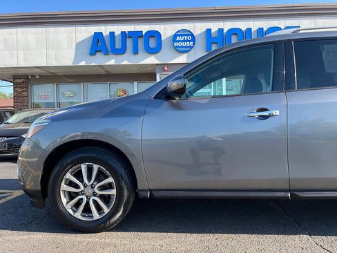 Used 2015 Nissan Pathfinder SV FWD image 37