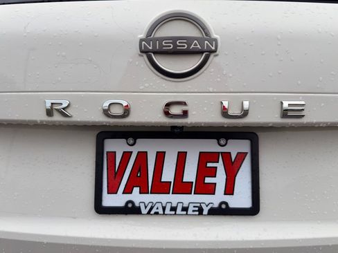Used 2023 Nissan Rogue S AWD/4WD image 16