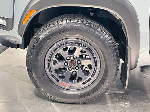 Used 2025 Nissan Frontier PRO-4X image 33