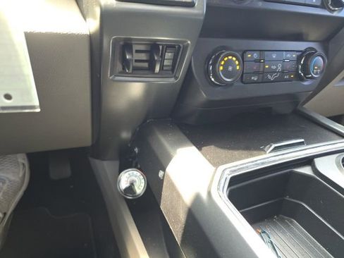 Used 2020 Ford F250 XLT w/ XLT Premium Package AWD/4WD image 18