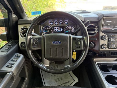 Used 2014 Ford F250 Lariat image 17
