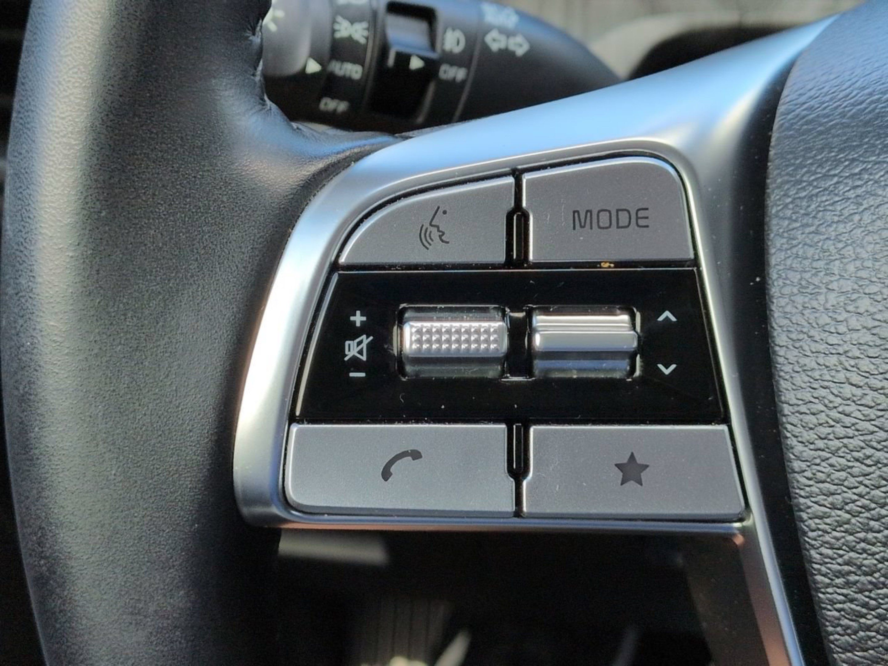 Certified 2025 Kia Telluride SX FWD image 33