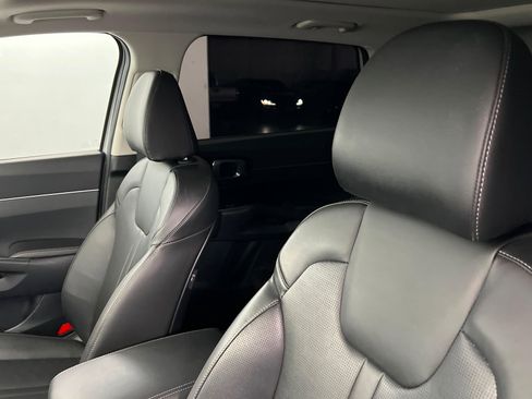 Used 2024 Kia Sorento S w/ Panoramic Sunroof Package FWD image 17