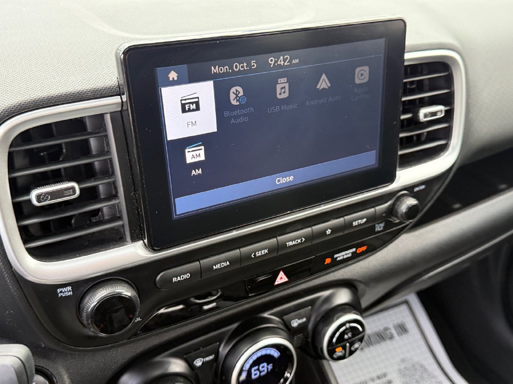 Used 2024 Hyundai Venue SEL FWD image 28