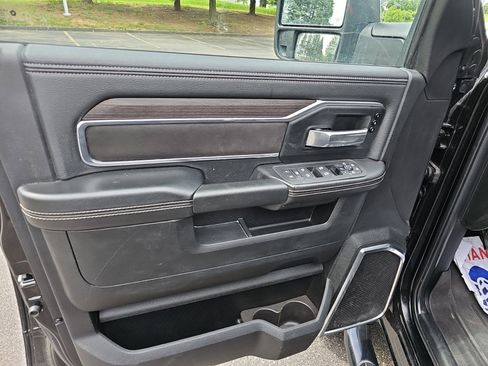 Used 2025 RAM 2500 Laramie AWD/4WD image 20