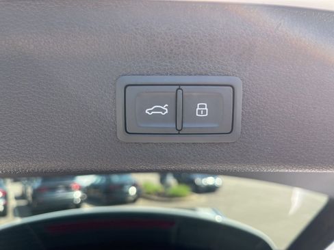 Used 2025 Audi Q3 2.0T Premium w/ Convenience Package image 31