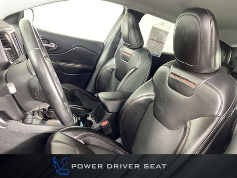 Used 2021 Jeep Cherokee Trailhawk image 17