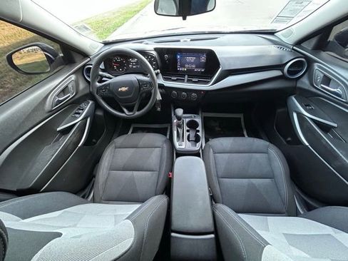 Used 2025 Chevrolet Trax LS w/ LS Convenience Package image 31