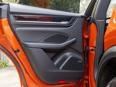 Certified 2025 Porsche Macan Electric image 39