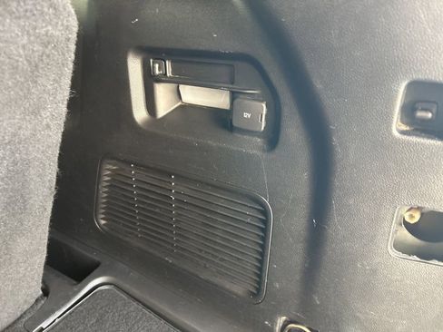 Used 2020 Ford Explorer XLT image 34