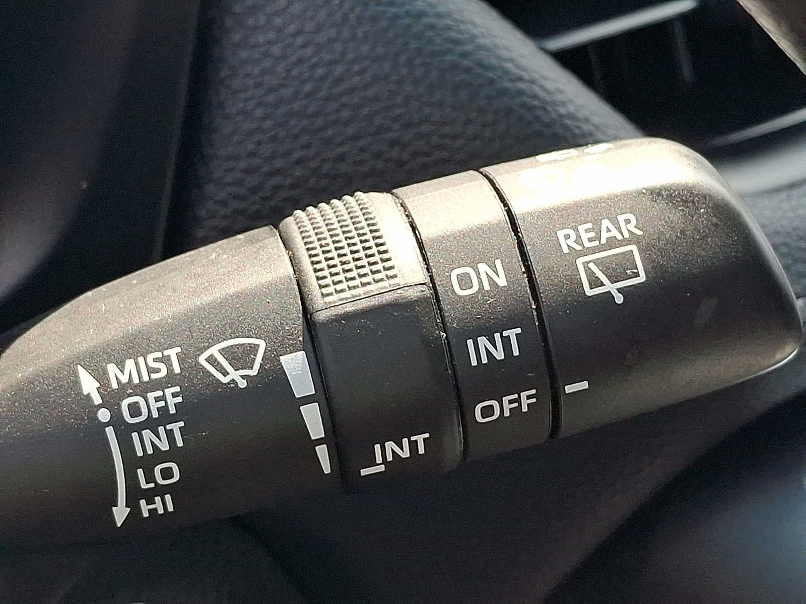 Used 2021 Toyota RAV4 XLE AWD/4WD image 25
