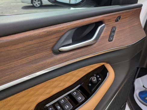 Used 2024 Jeep Grand Cherokee Summit image 12