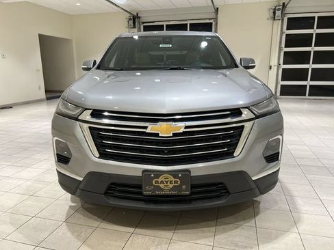 Used 2023 Chevrolet Traverse LT FWD image 8