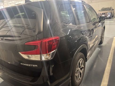 Used 2024 Subaru Forester Premium AWD/4WD image 8