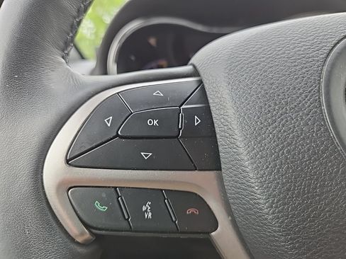 Used 2019 Jeep Grand Cherokee Altitude AWD/4WD image 14