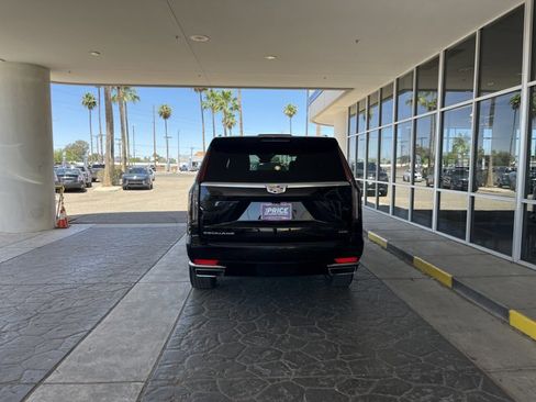 Used 2023 Cadillac Escalade Premium Luxury w/ Performance Package AWD/4WD image 8