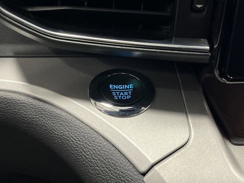 Used 2023 Ford Explorer XLT image 23