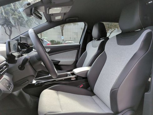 Used 2023 Volkswagen ID.4 Pro image 16