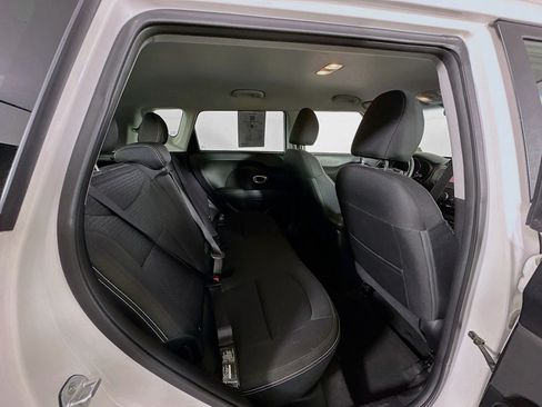 Used 2015 Kia Soul + FWD image 28