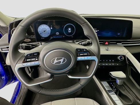 New 2025 Hyundai Elantra Limited image 10