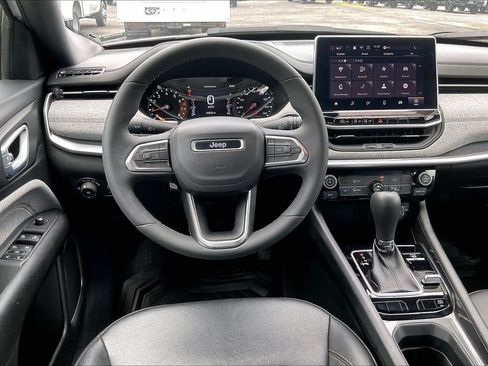Used 2024 Jeep Compass Latitude AWD/4WD image 5