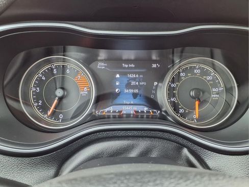 Used 2020 Jeep Cherokee Trailhawk w/ Cold Weather Group AWD/4WD image 25