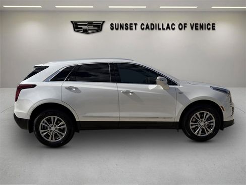 Used 2022 Cadillac XT5 Premium Luxury image 2